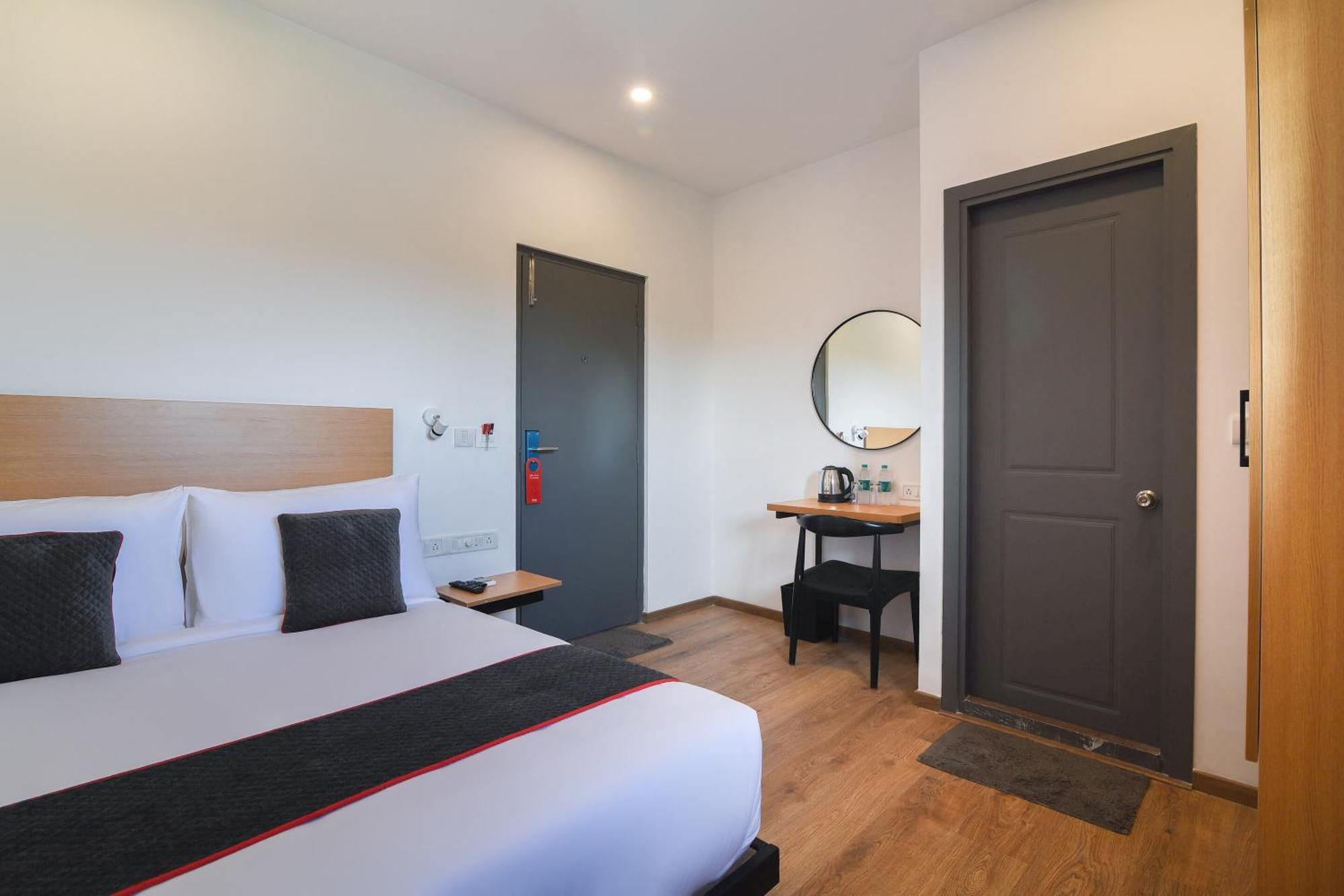 Super Townhouse Spruce Hotels Bellandur Бангалор Екстериор снимка