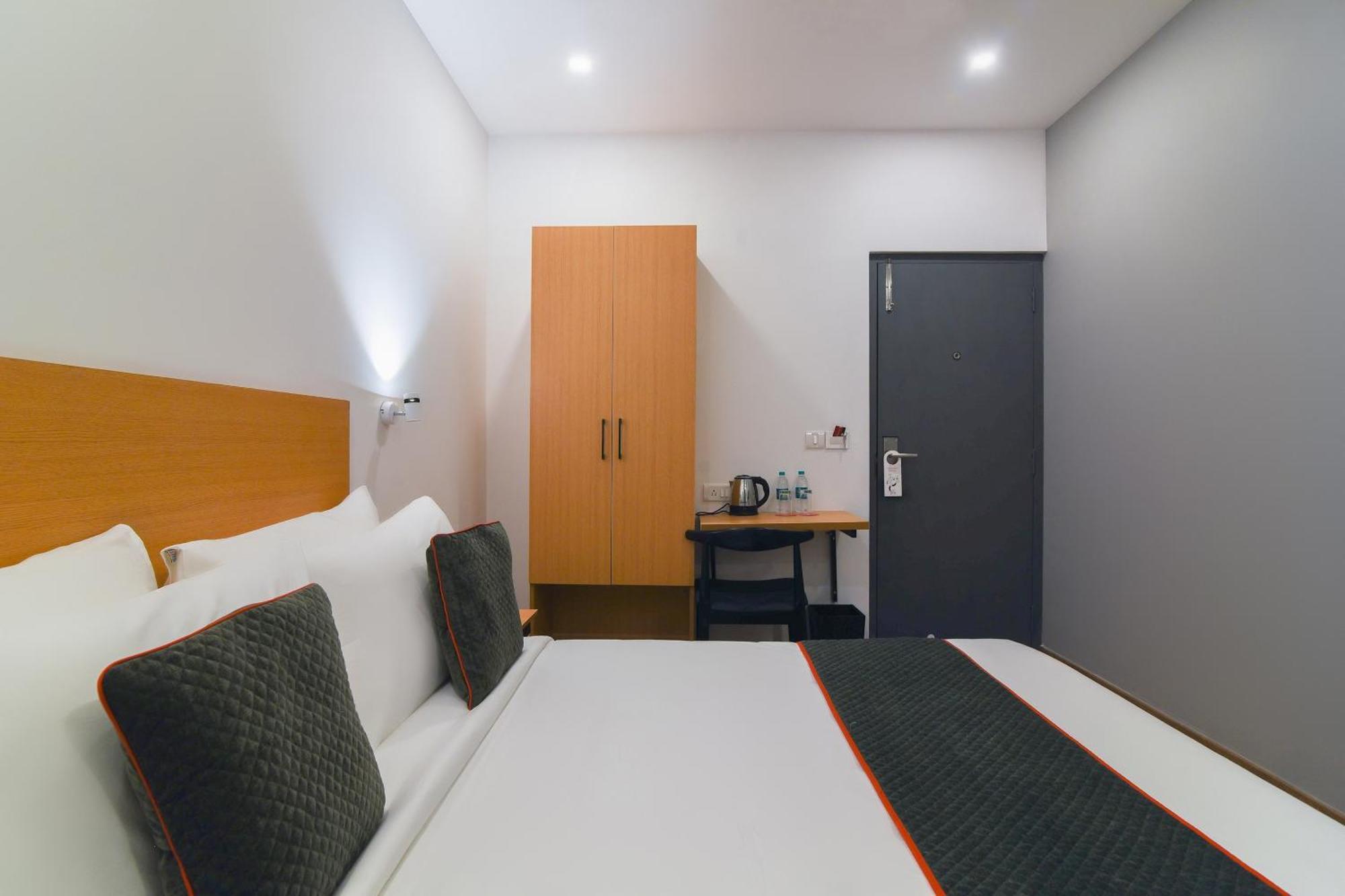 Super Townhouse Spruce Hotels Bellandur Бангалор Екстериор снимка